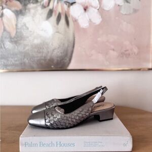 Trotters Dea Pump